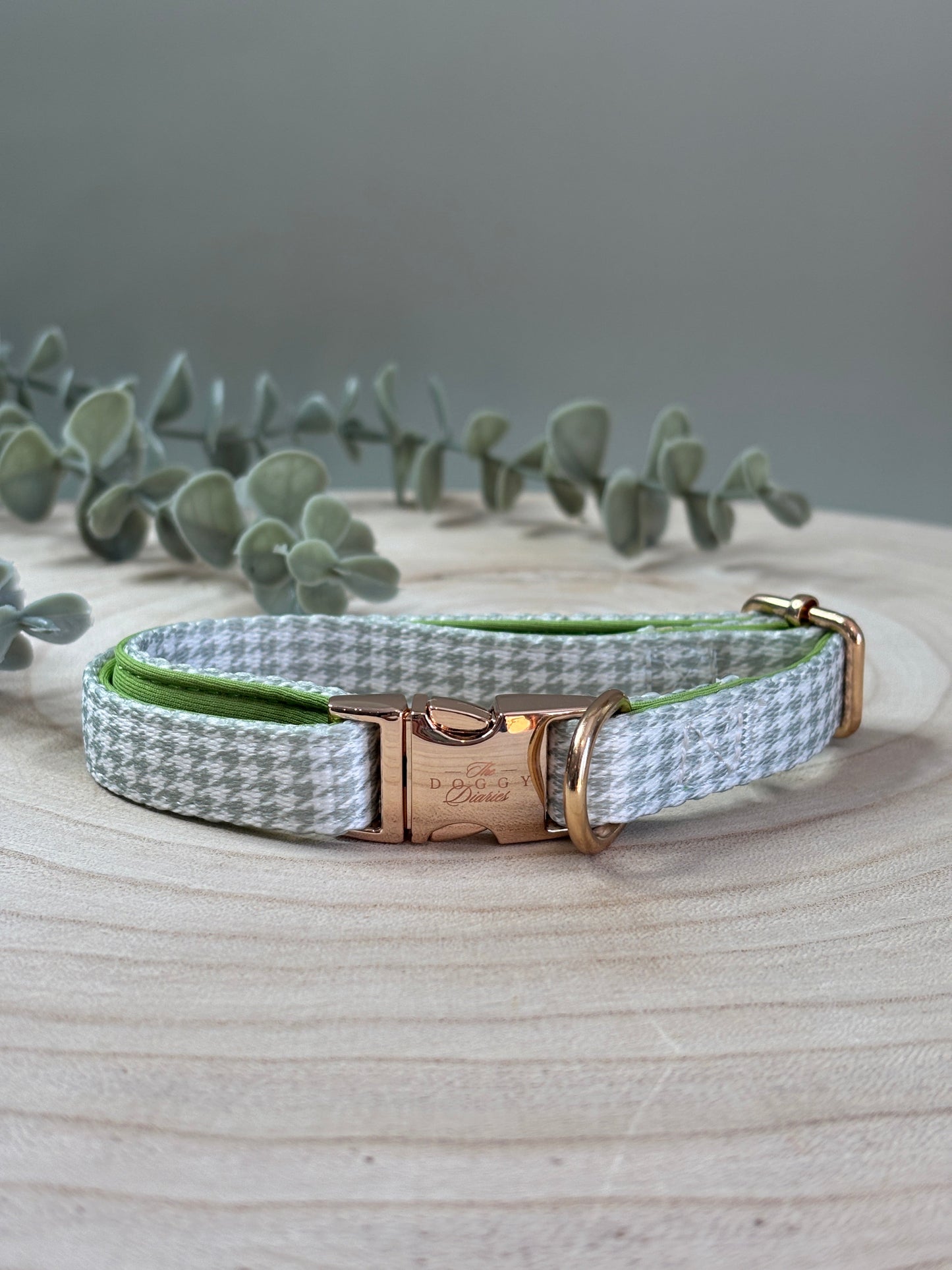 Sage and White Houndstooth Collar