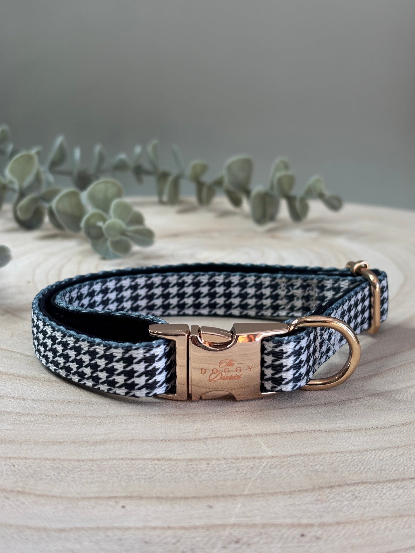 Black and White Houndstooth Collar
