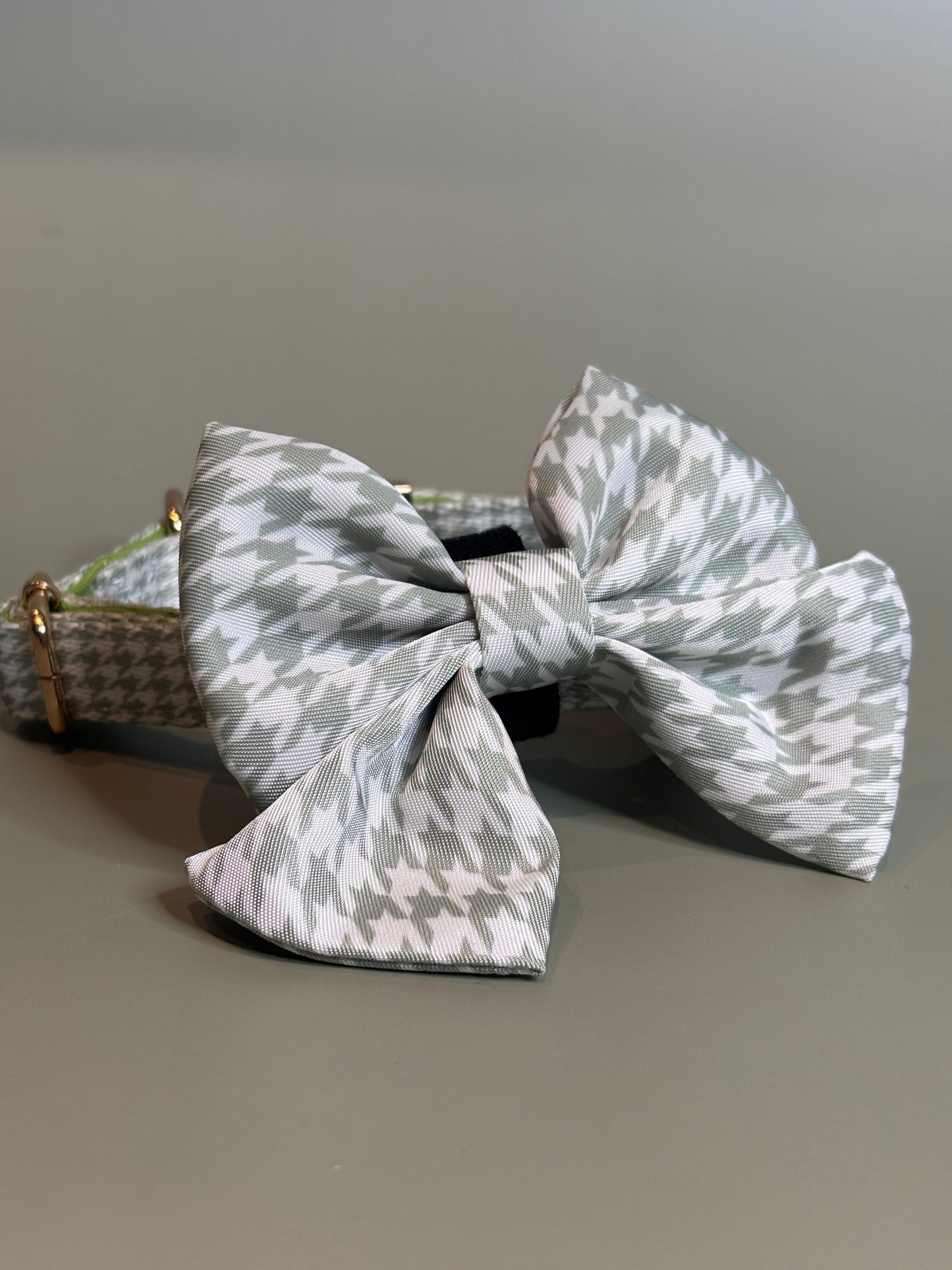 Sage and White Houndstooth Collar
