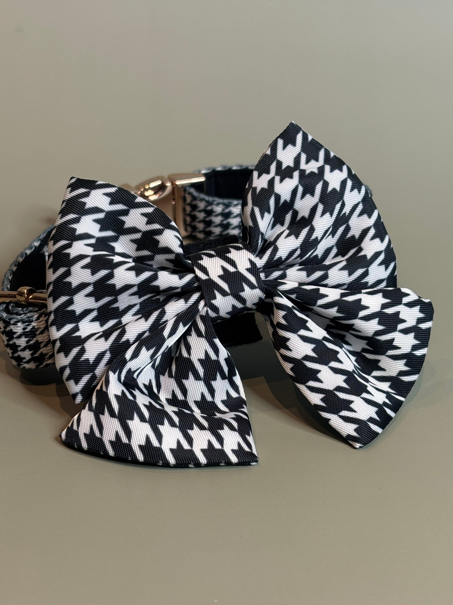 Black and White Houndstooth Collar