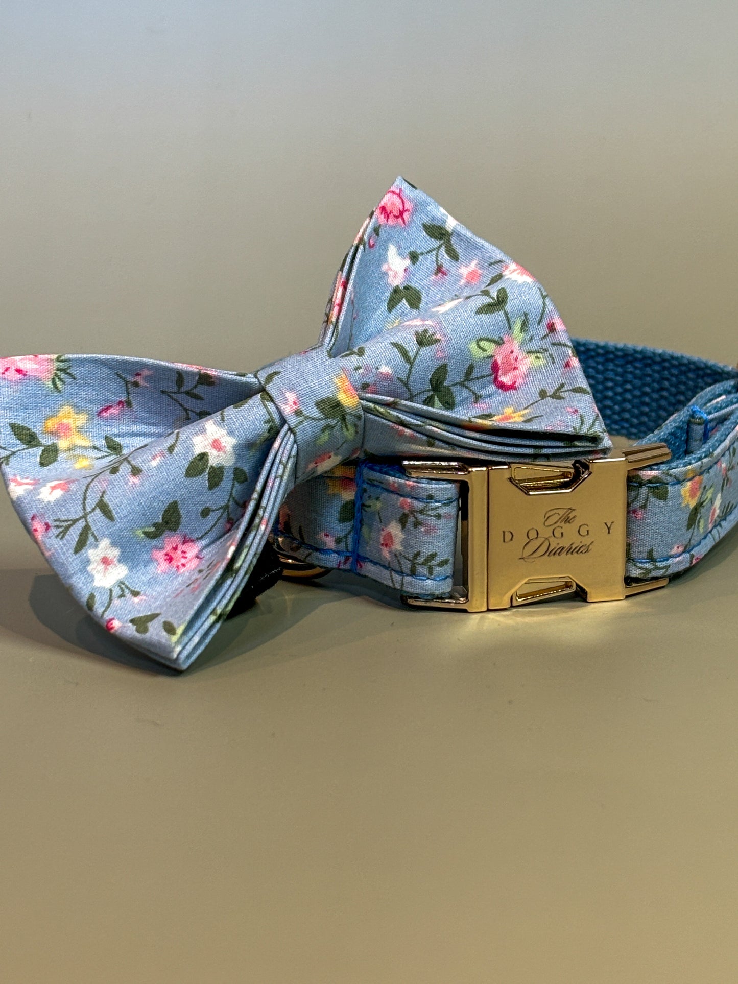 Spring Blue Floral Collar
